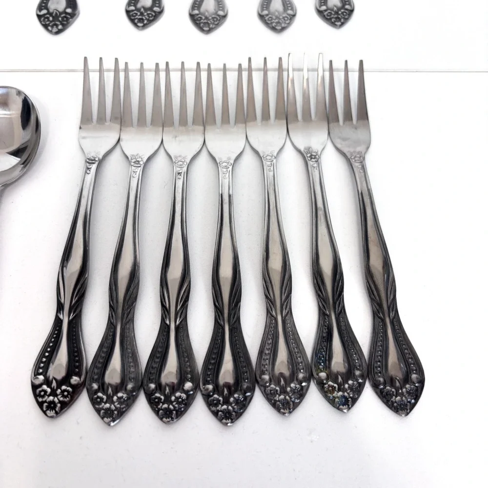 Vintage 28 Piece Lifetime Stainless Steel Silverware Flatware Set Korea Floral